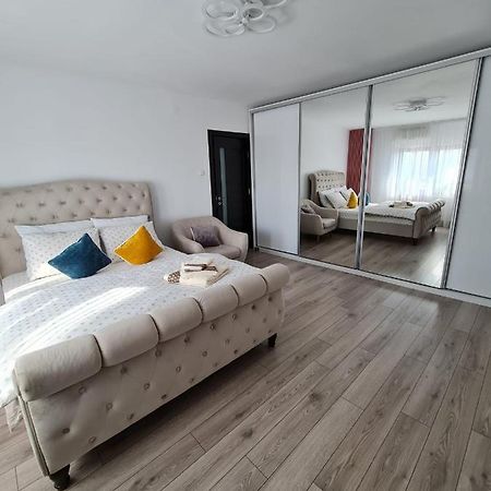 Stephanie Apartment Galati  Luaran gambar