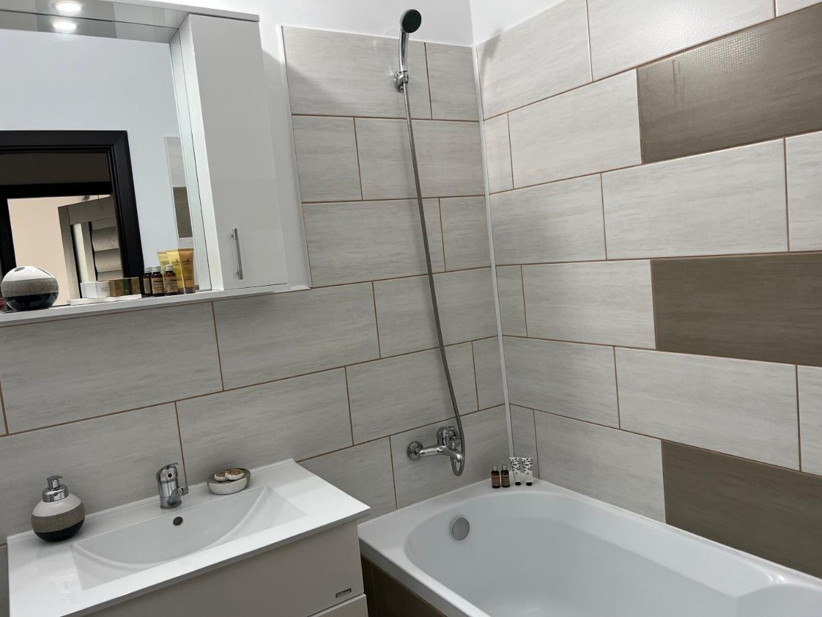 Stephanie Apartment Galati  Luaran gambar