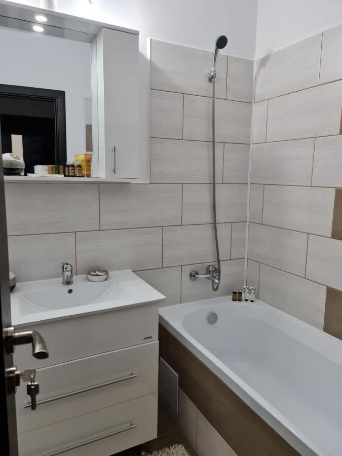 Stephanie Apartment Galati  Luaran gambar