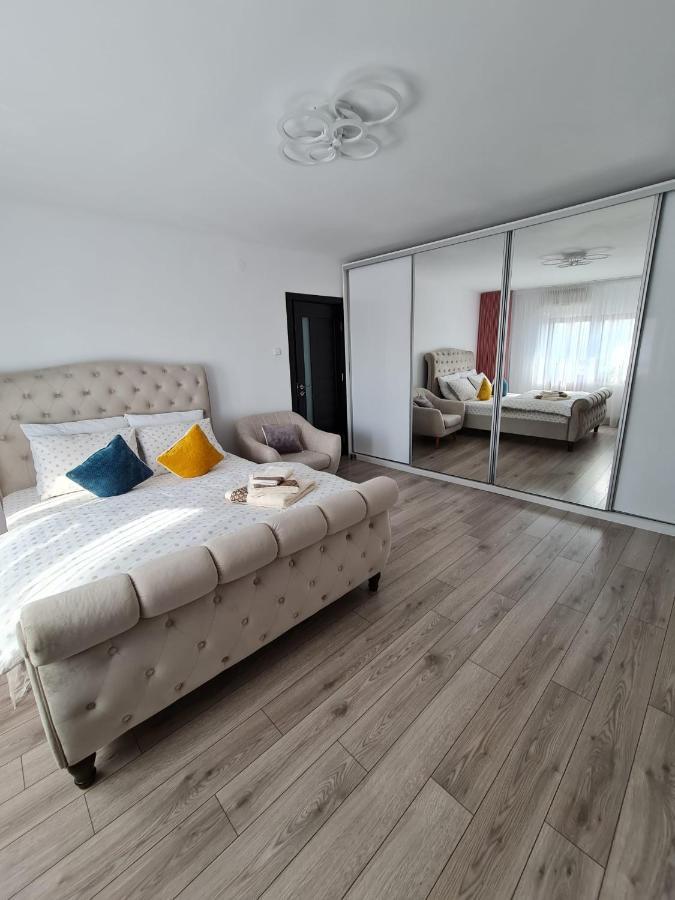 Stephanie Apartment Galati  Luaran gambar
