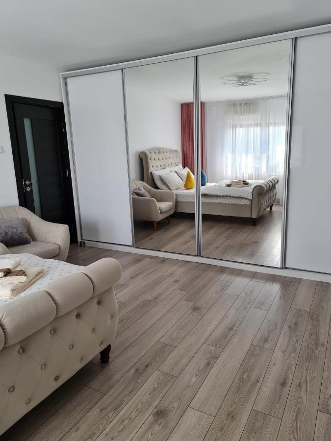 Stephanie Apartment Galati  Luaran gambar